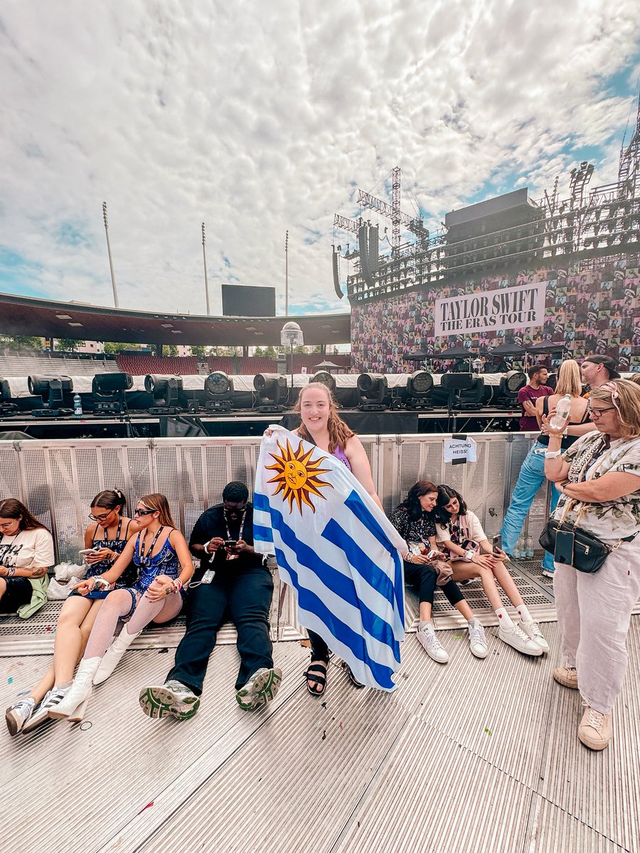 lulytaJB's tweet image. It’s crazy to say this, but The Eras Tour truly healed something in me. The community, sharing the experience with so many friends (old and new), the pure joy and girlhood I experienced at every show, just living through that was healing. I miss it every day 🥹 #TSTheErasTour