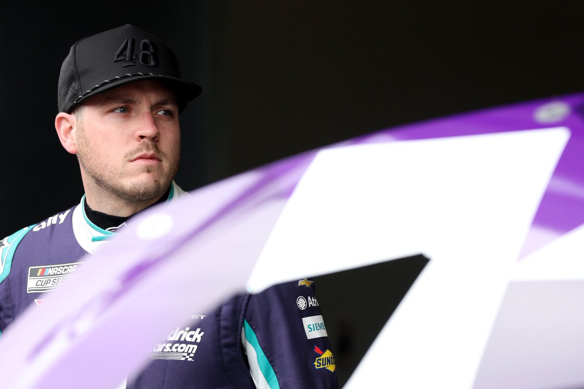 #NASCARCup // Alex Bowman es baja por 3 fechas

➡️ El piloto de Hendrick Motorsports no estará presente en las próximas 3 carreras debido a la recuperación por vértigo.

👉 Justin Allgaier seguirá siendo su reemplazo en el Chevrolet N°48.