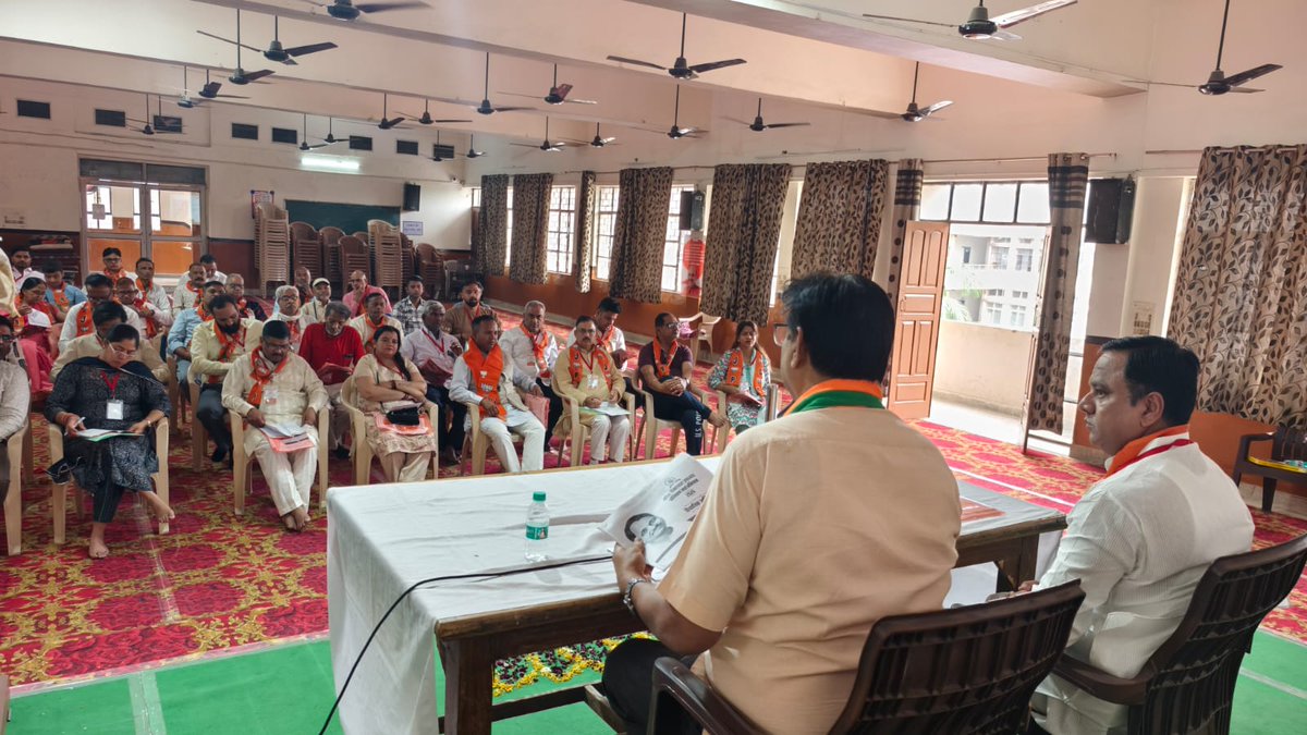 cp_bakshi's tweet photo. मादीपुर मंडल मे पंडित दीनदयाल उपाध्याय प्रशिक्षण महाभियान मे कार्यकर्ताओ को संगठन की कार्य पद्धति विषय सम्बोधित किया!@ Virendra Sachdeva Pavan Rana Kamaljeet Sehrawat Kamaljeet Sehrawat Yogender Chandolia विष्णु मित्तल Mukul Dagar https://t.co/ASOnTFo041