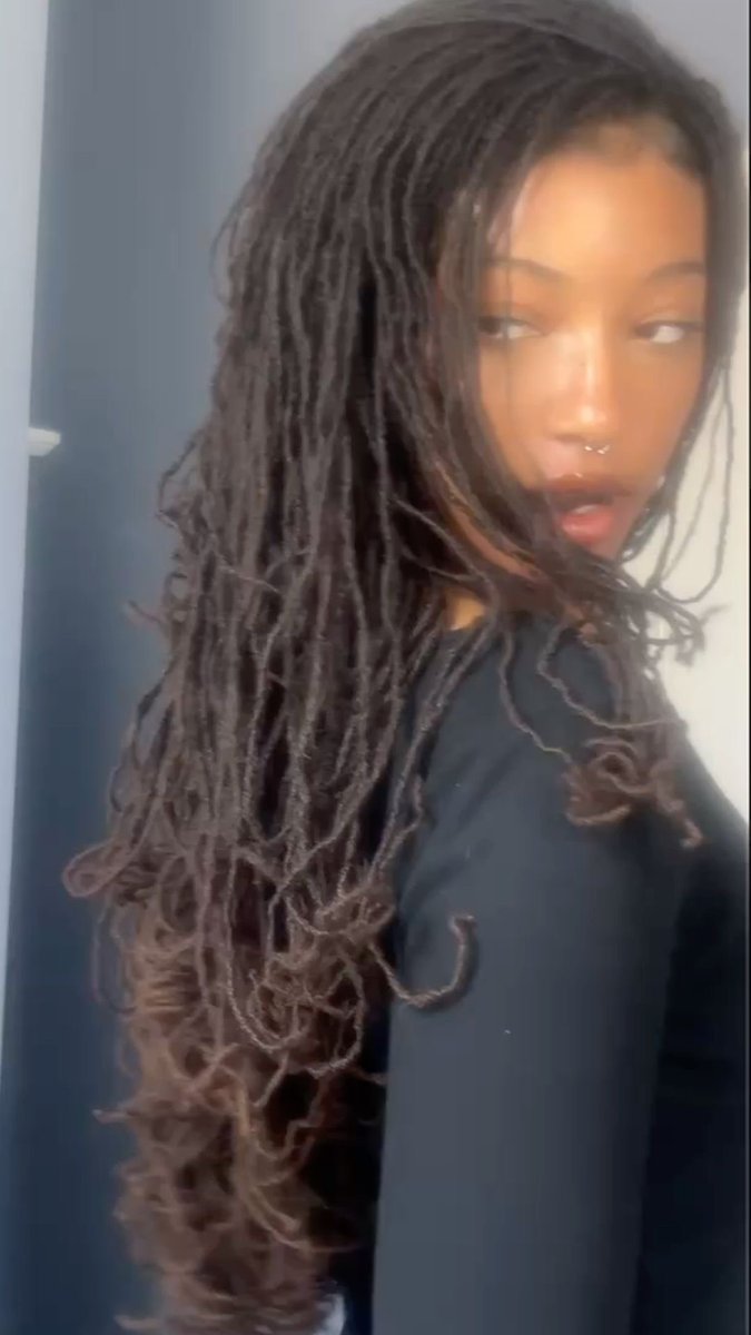 gemmygemg's tweet photo. Sister locs supremacy🧎‍♀️ https://t.co/DB5Ll5Gbyj