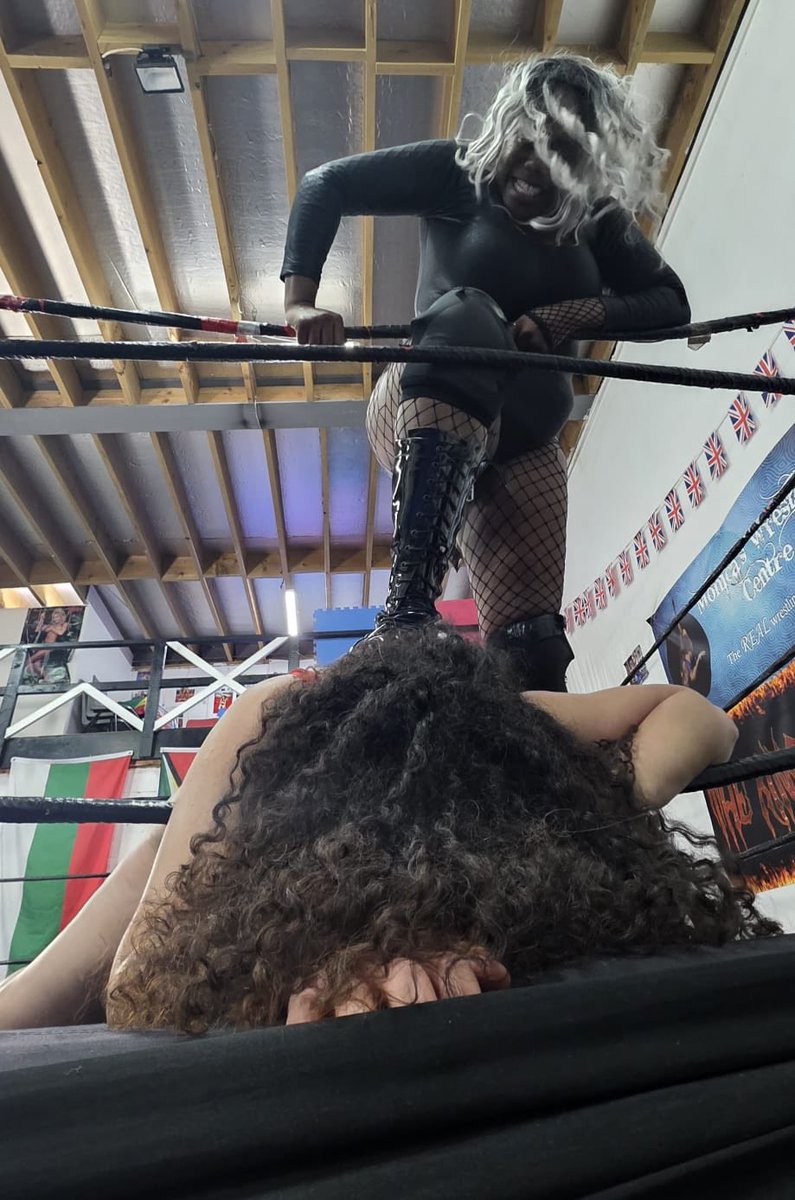 SupaNWrestling's tweet photo. Back in London tomorrow filming ☺️If you your fix of the supanova then hit me up! 💪🏾 #fighter #grapple https://t.co/76KVWsJZaF