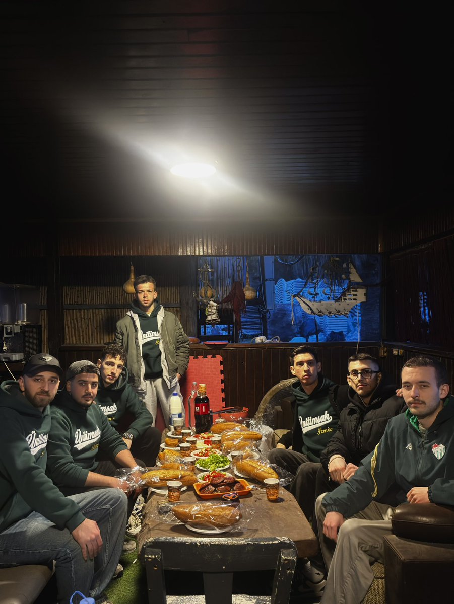 Unitimsah_izmir's tweet photo. 🐊Ünitimsah İzmir ailesi olarak Bursa’da olan kardeşlerimizle geleneksel mangal organizasyonumuzu gerçekleştirdik.

Biz iftarımızı açarken Afrikadaki Din kardeşlerimizi de unutmadık. Mübarek Kadir Gecesi’nde 35 kişilik iftar hayırımızı gerçekleştirdik. 

Ramazan paylaştıkça güzel https://t.co/94CSEBcD1L