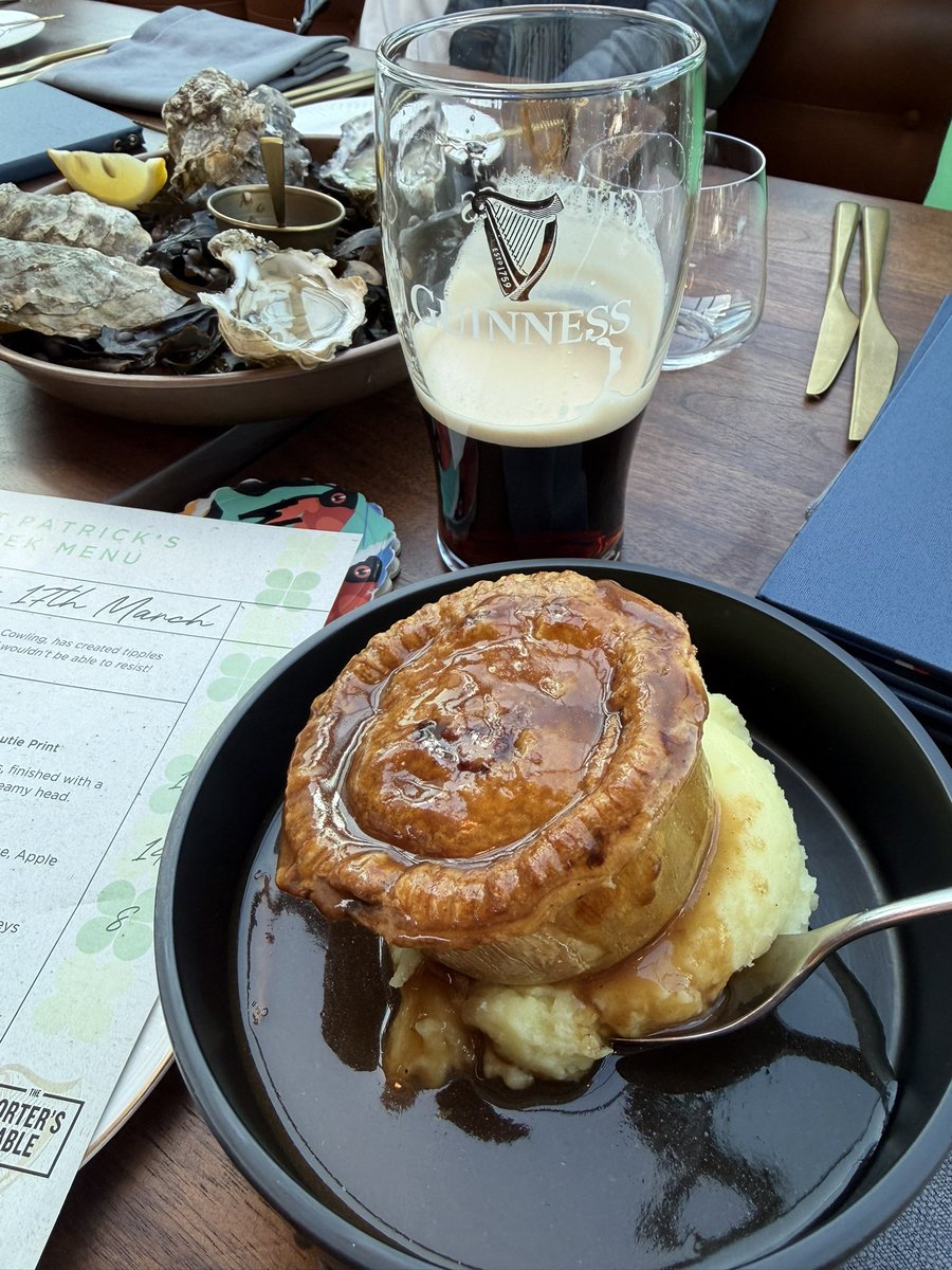 racingblogger's tweet image. 10 pints deep heading to the Emirates ☘️