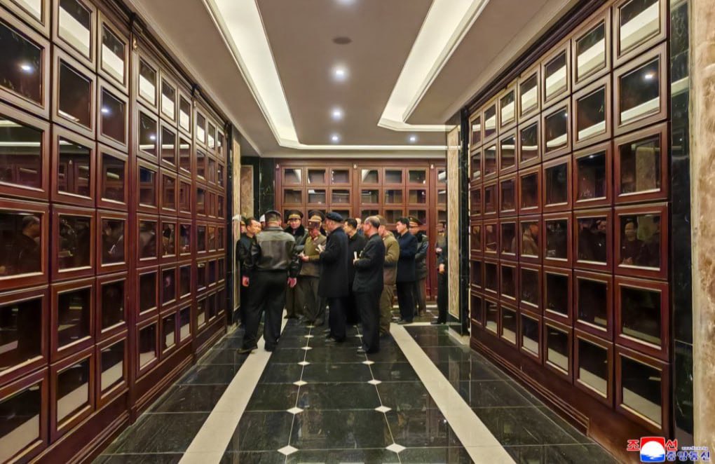 kfa_turkey's tweet photo. 🇰🇵 Yoldaş Kim Jong Un, Kursk bölgesinin nazilerden kurtarılması operasyonuna adanmış bir müzenin inşaatını ziyaret etti.
Müzenin inşaatı %93 oranında tamamlanmış durumda. https://t.co/dobtxnffBp