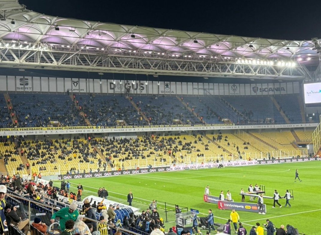 İlerde torunlar 2025-2026 GALATASARAY nasıl bir takımdı diye sorduklarında Mart'ta Fenerbahçe tribünlerine pes ettirirdi dersiniz!