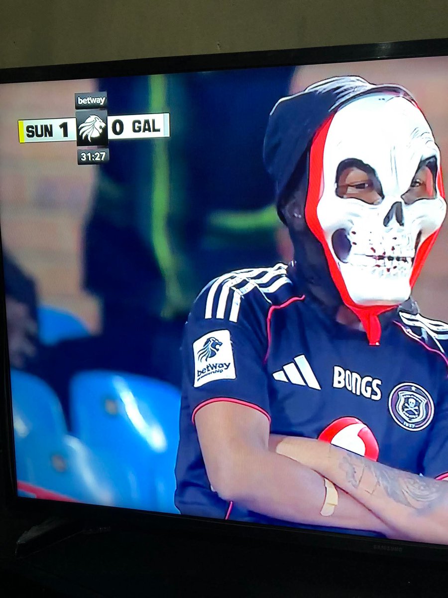 Football Around tweet media