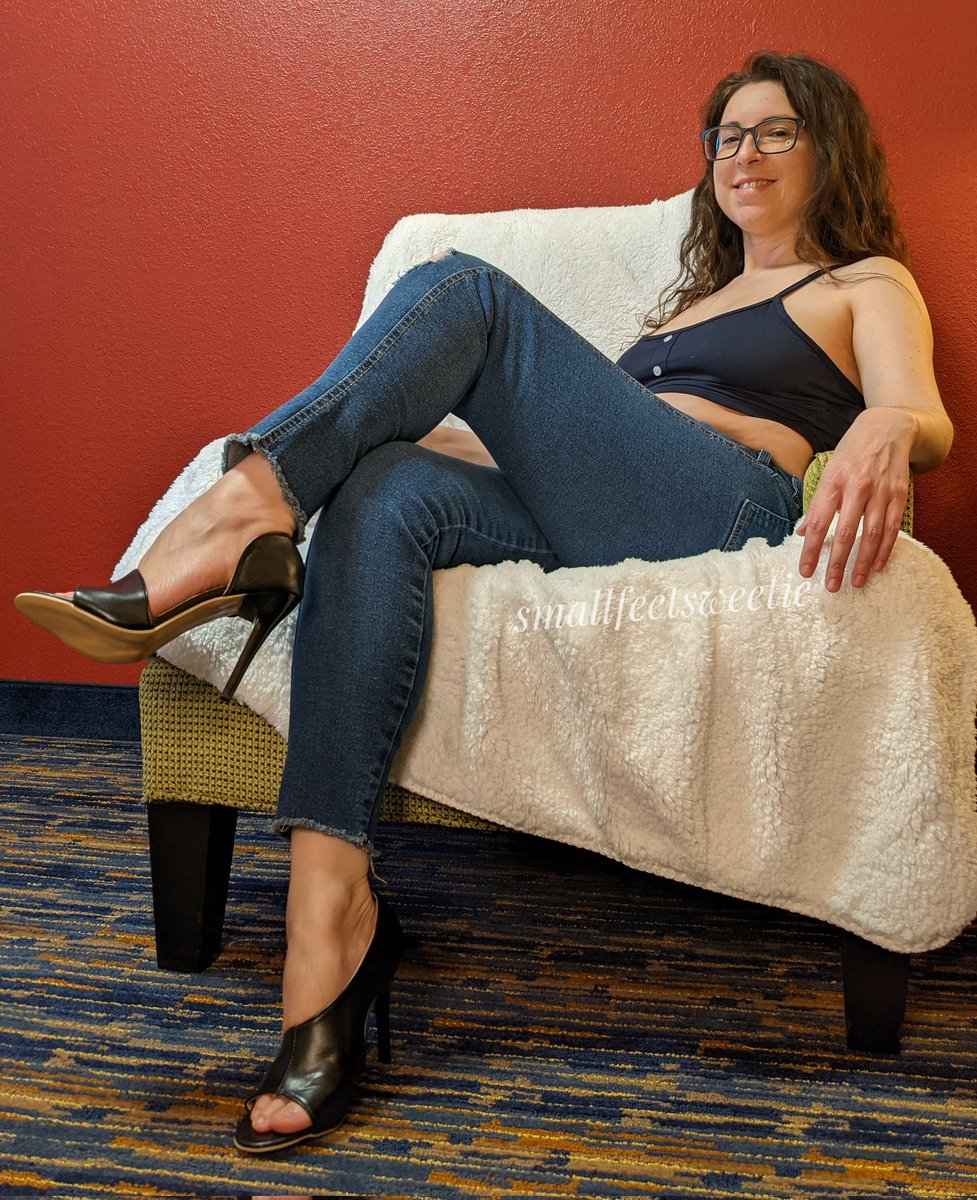 SmallFeetSweetie tweet media