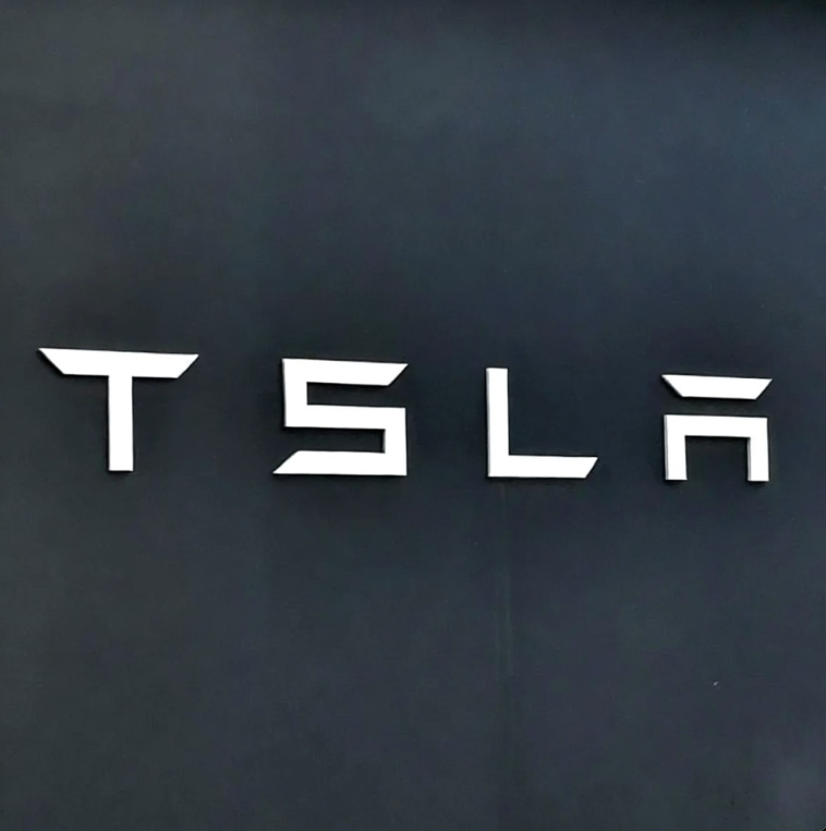 mantellkae's tweet photo. 💡 Put $10K into $TSLA or $NVDA today and hold through the volatility.

Which one has more upside by 2027? 🚀

Tesla: EV &amp; energy growth

Nvidia: AI &amp; GPU dominance

Risk vs reward — who plays it smarter? https://t.co/LrJf2yhyW8