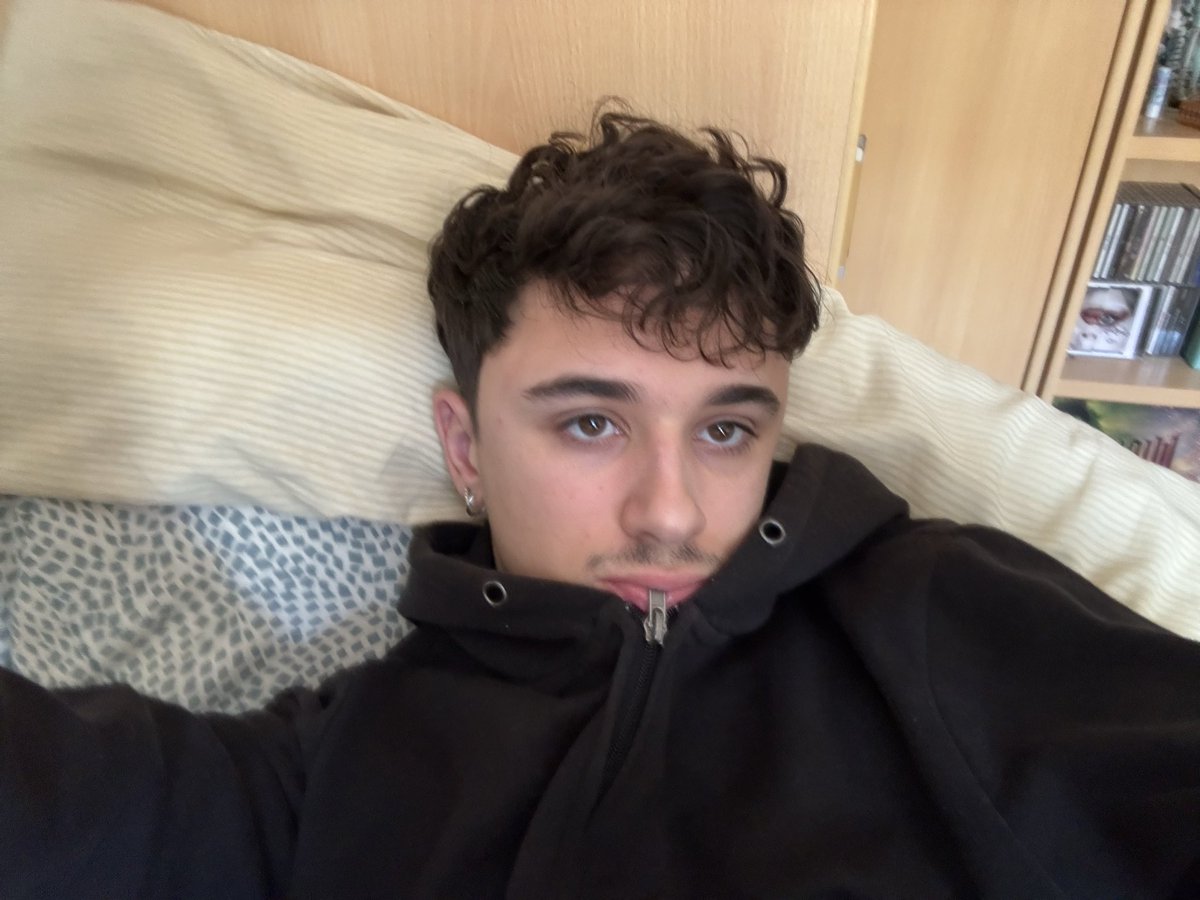 alex ⭐️ tweet media