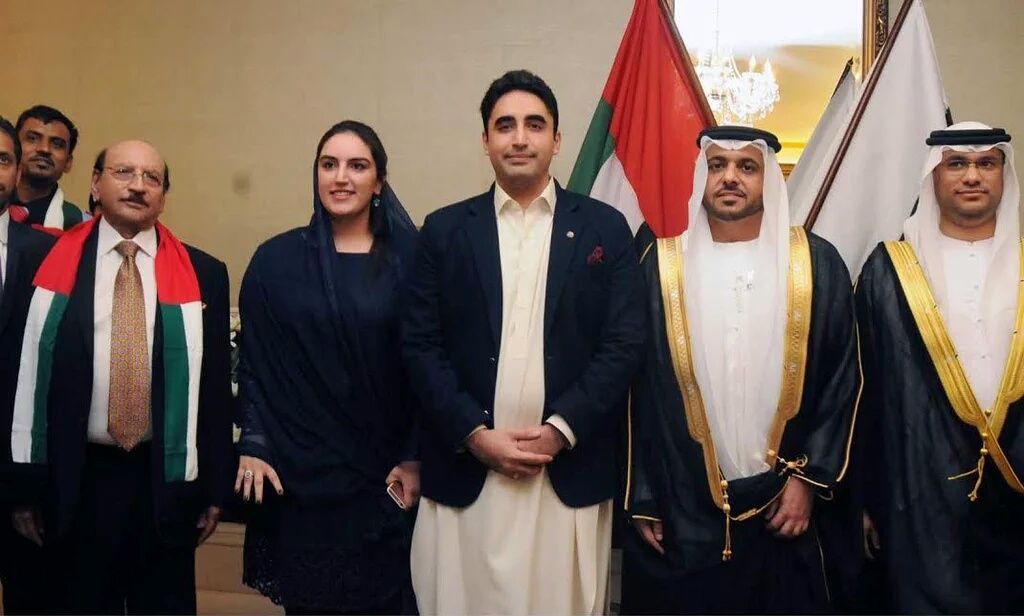 NEWS_BILAWAL's tweet photo. Old Memory ) Chairmen.Pakistan Peoples Party (PPP) Bilawal Bhutto Zardari  &amp; Head of Social Media team_bilawal  Bibi Bakhtawar Bhutto Zardari  on the #44th National Day of #UAE

@BBhuttoZardari 
@AseefaBZ 
@BakhtawarBZ https://t.co/n9BMiCaPeh