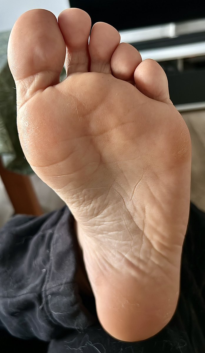 Handlefeet tweet media