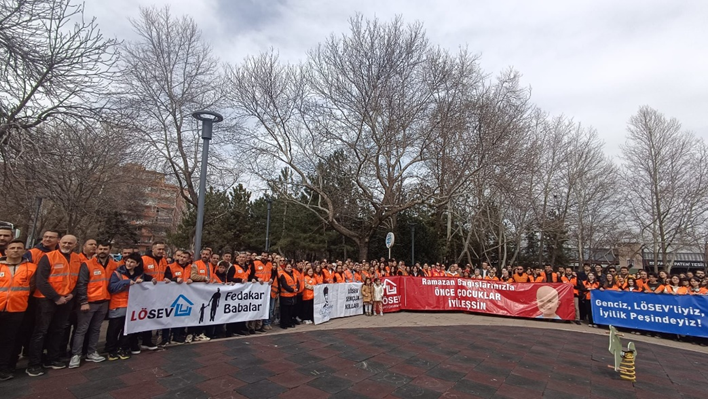 İyileşen gençler burada.
Vefakar anneler burada.
Fedakar babalar burada.
Gönüllüler burada.
İyilik dalga dalga sahada.
#ÖnceÇocuklarİyileşsin
🔗 losev.org.tr/ramazan