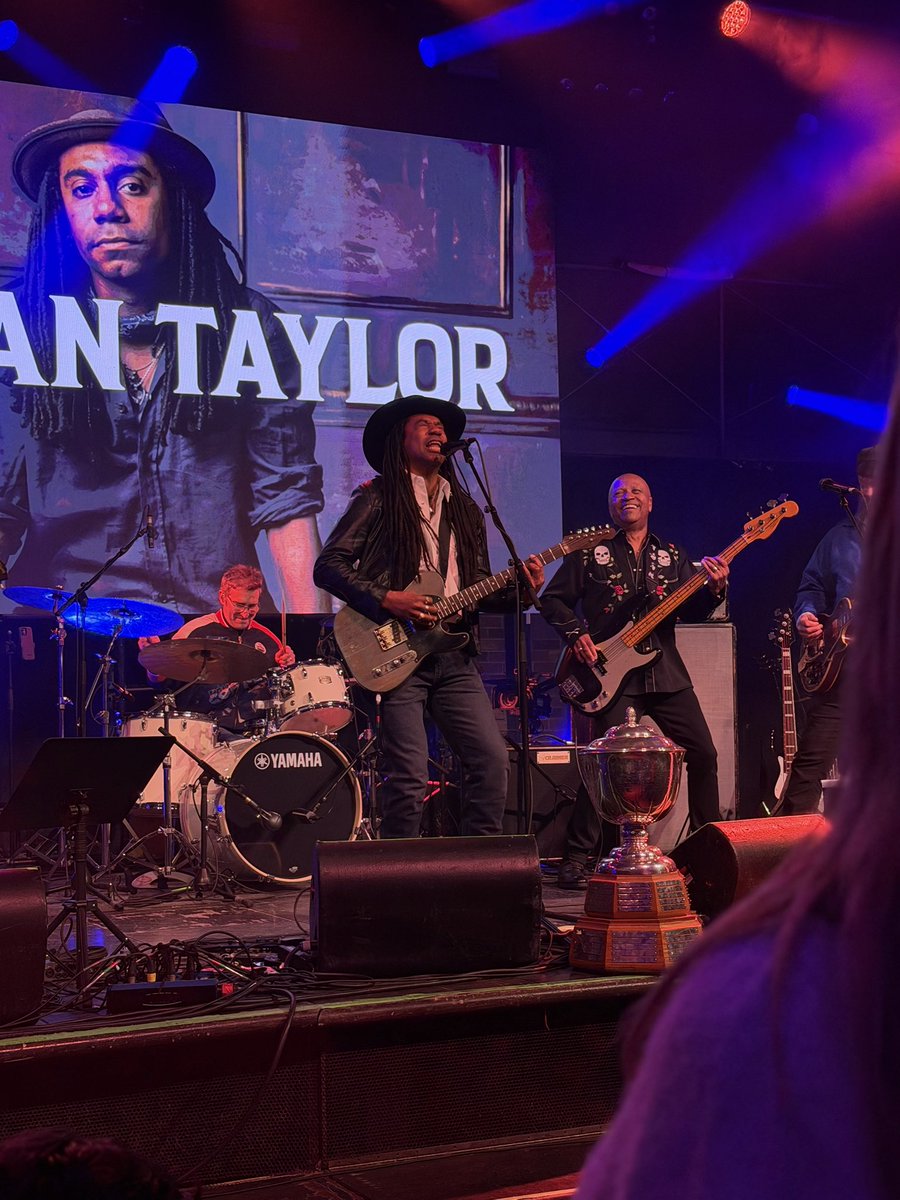 Julian Taylor tweet media