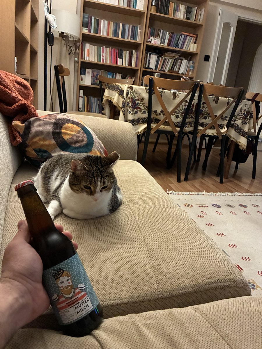endgame___'s tweet photo. viyana’nın anne sütü lager birasını içelim… iyi akşamlar dostlar https://t.co/PiYMMvbAdN