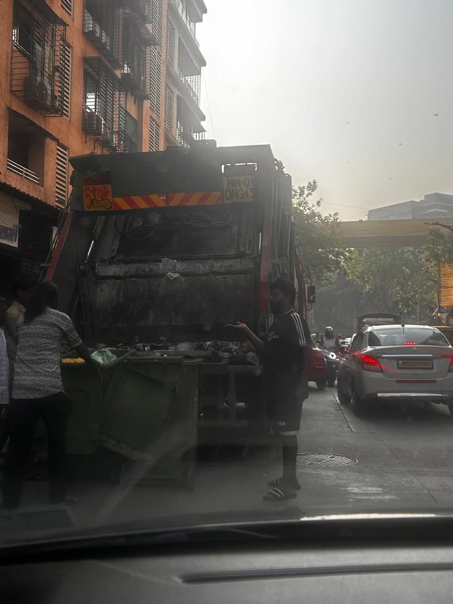 MBikhchandani's tweet photo. @mybmc @Dev_Fadnavis 

A narrow lane gets a big garbage truck.
Everyday time to pick up garbage is 9:05 .

Peak office hours . Parents are running to drop kids and reach office.

Please get the time changed to early morning or late night 

#chembur #godrejshellcolony https://t.co/8Gz9Ku7dLc