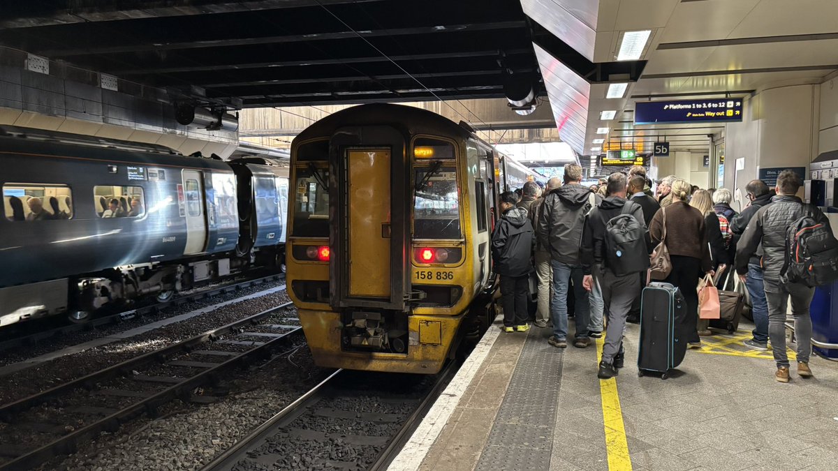 VillaVoyager82's tweet image. Some of today’s rail snaps 

#railway #WCML #CrossCountry #voyagermakeover #Stafford