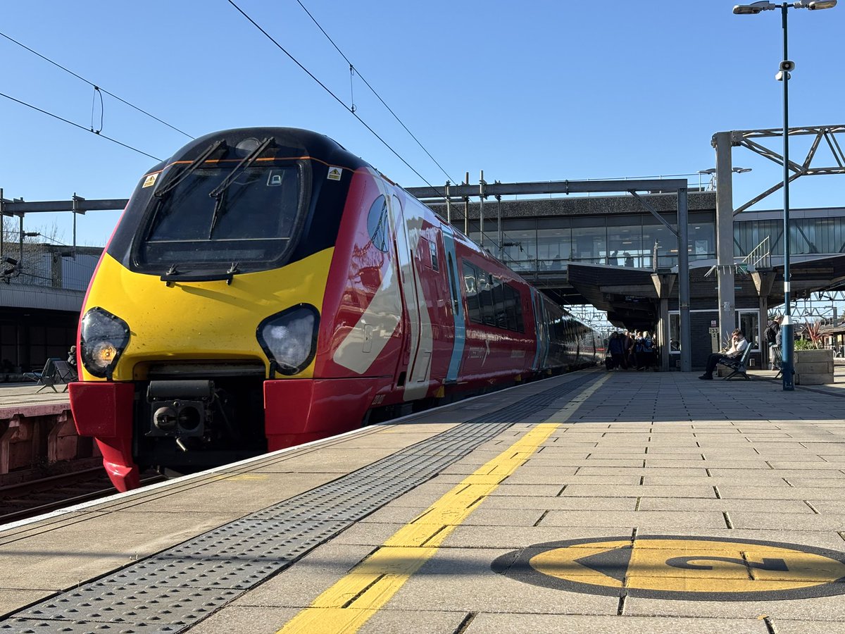 VillaVoyager82's tweet image. Some of today’s rail snaps 

#railway #WCML #CrossCountry #voyagermakeover #Stafford