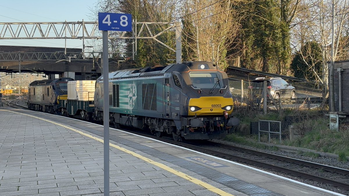 VillaVoyager82's tweet image. Some of today’s rail snaps 

#railway #WCML #CrossCountry #voyagermakeover #Stafford