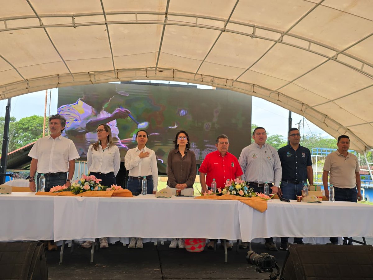 RenovacionCo's tweet photo. El presidente @petrogustavo le cumple a los #PDET. Desde Tame, Arauca, en un trabajo articulado entre la ART, el @Minvivienda, el @DNP_Colombia, el @MinHacienda, la empresa #PAREX y la Alcaldía de Tame, a través del mecanismo de #ObrasXImpuestos entregamos la obra que amplia el desarenador y la construcción de una nueva línea de conducción de agua tratada, beneficiando a más de 34 mil habitantes de Tame. Inversión: 13 mil 500 millones de pesos. Con esta fuente de financiamiento, en el #GobiernoDelCambio se han aprobado 387 proyectos para municipios #PDET y #ZOMAC por más de 4 billones de pesos. #ConDignidadCumplimos