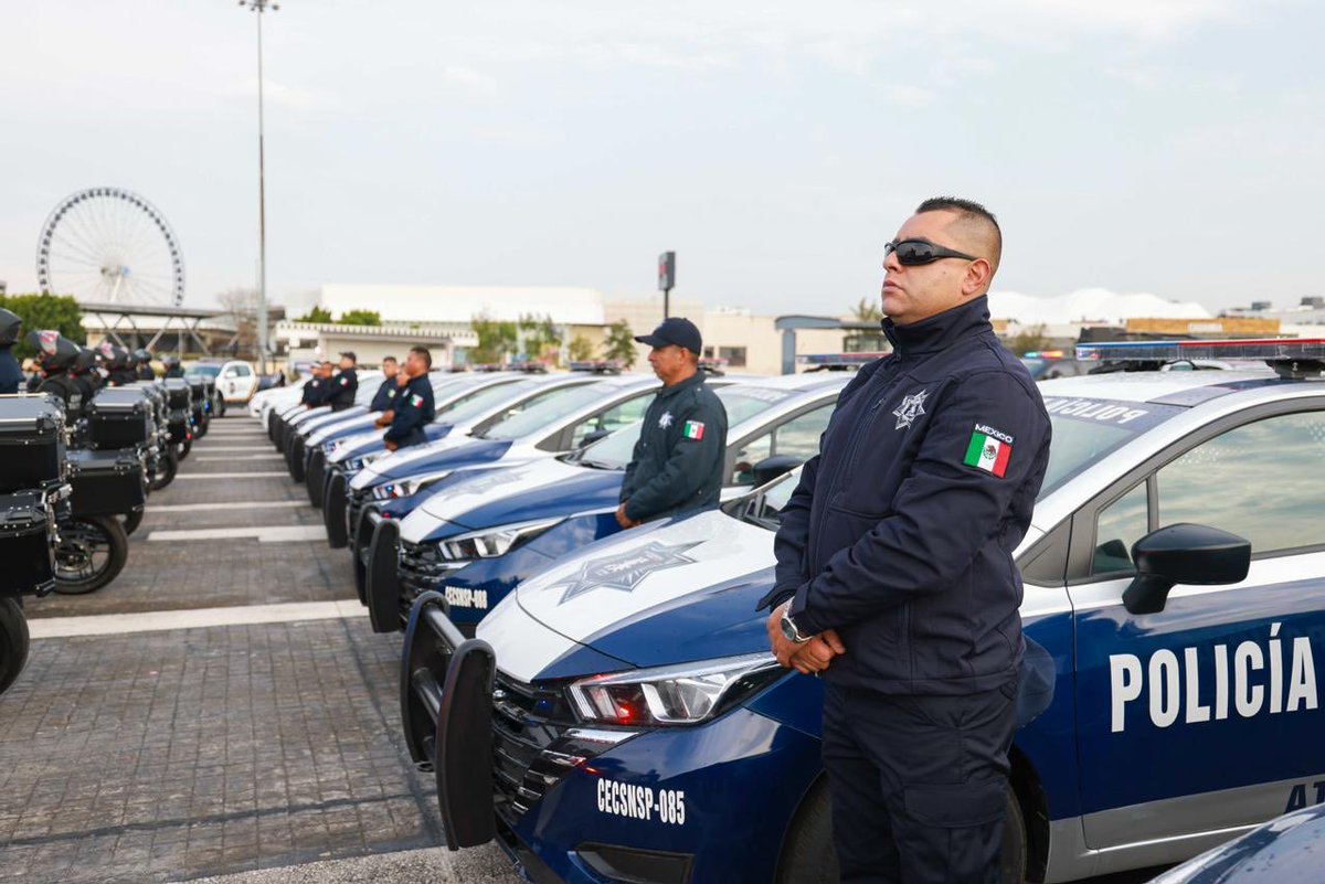 Más patrullas 🟰Más vigilancia 🟰Más seguridad para Puebla. 🚔

Entregamos 111 nuevas unidades para fortalecer el trabajo de nuestros cuerpos policiales👮🏻‍♀️👮🏻‍♂️, combatir la corrupción☝🏻 y seguir trabajando por la seguridad de las familias poblanas. 🧑‍🧑‍🧒‍🧒

#PorAmorAPuebla