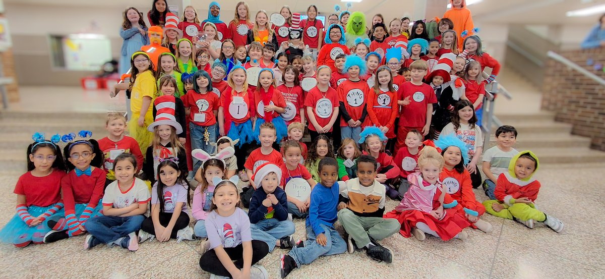 ISD347's tweet image. Dr. Seuss Week fun! 🎉📚

Students at Kennedy Elementary School enjoyed dress-up days all week — red &amp;amp; blue, favorite Dr. Seuss characters, silly socks &amp;amp; PJs! ❤️

#WillmarPublicSchools #KennedyElementary #ReadAcrossAmerica #DrSeussWeek