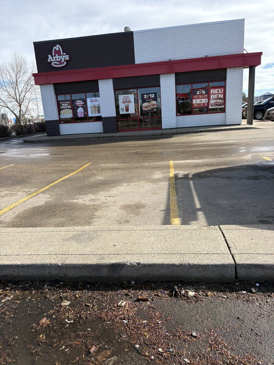 Lieutenant Eric tweet media