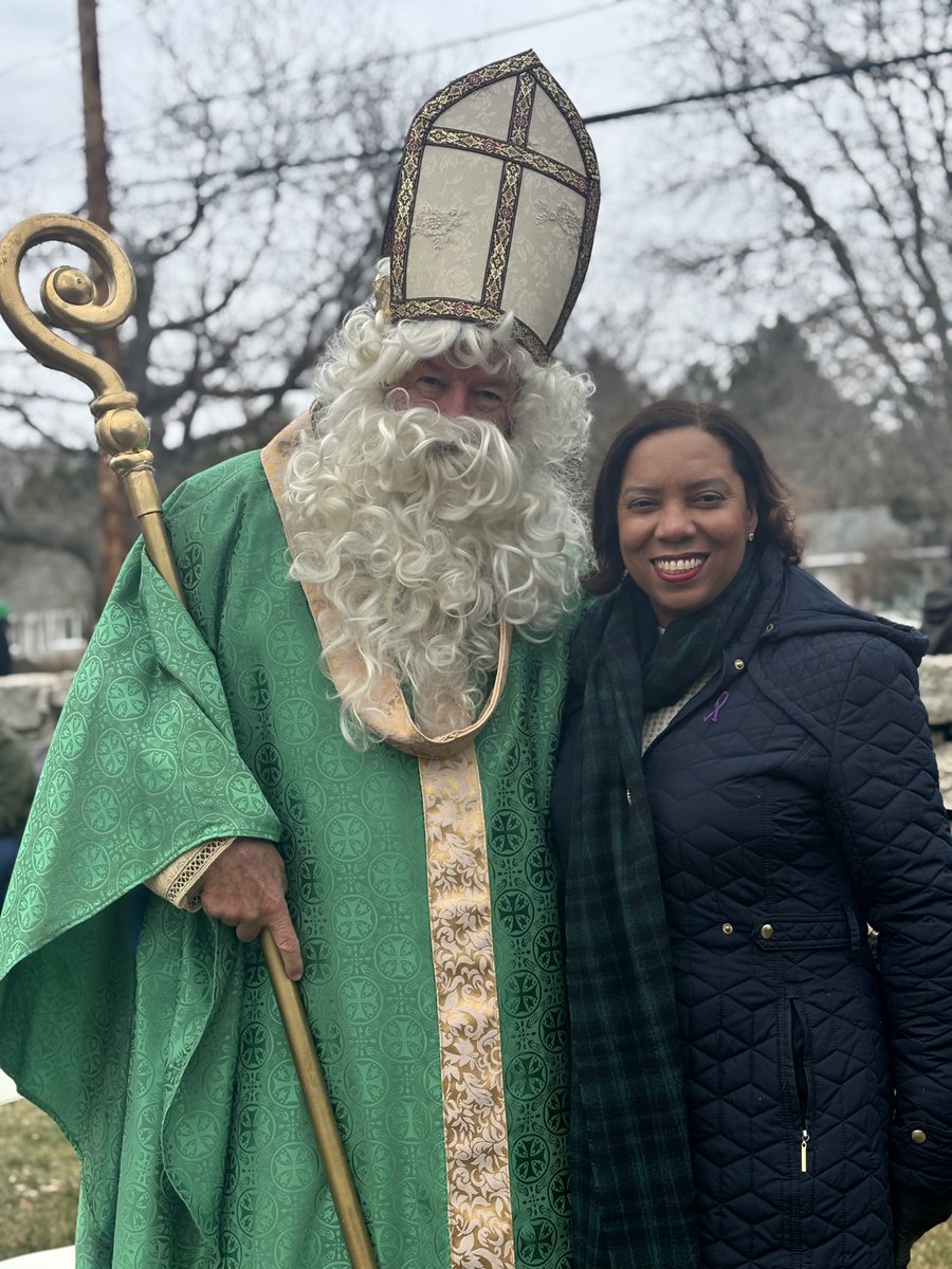 LGSabinaMatos's tweet image. Lastly, we ended our #SaintPatricksDay journey in #LittleComptonRI, with the Patron Saint himself! Rhode Island is home to the world's shortest Saint Patrick's Day parade.

It was a pleasure to join in the fun alongside my colleagues @gregg.amore @repgabeamo @mcgaw4ri