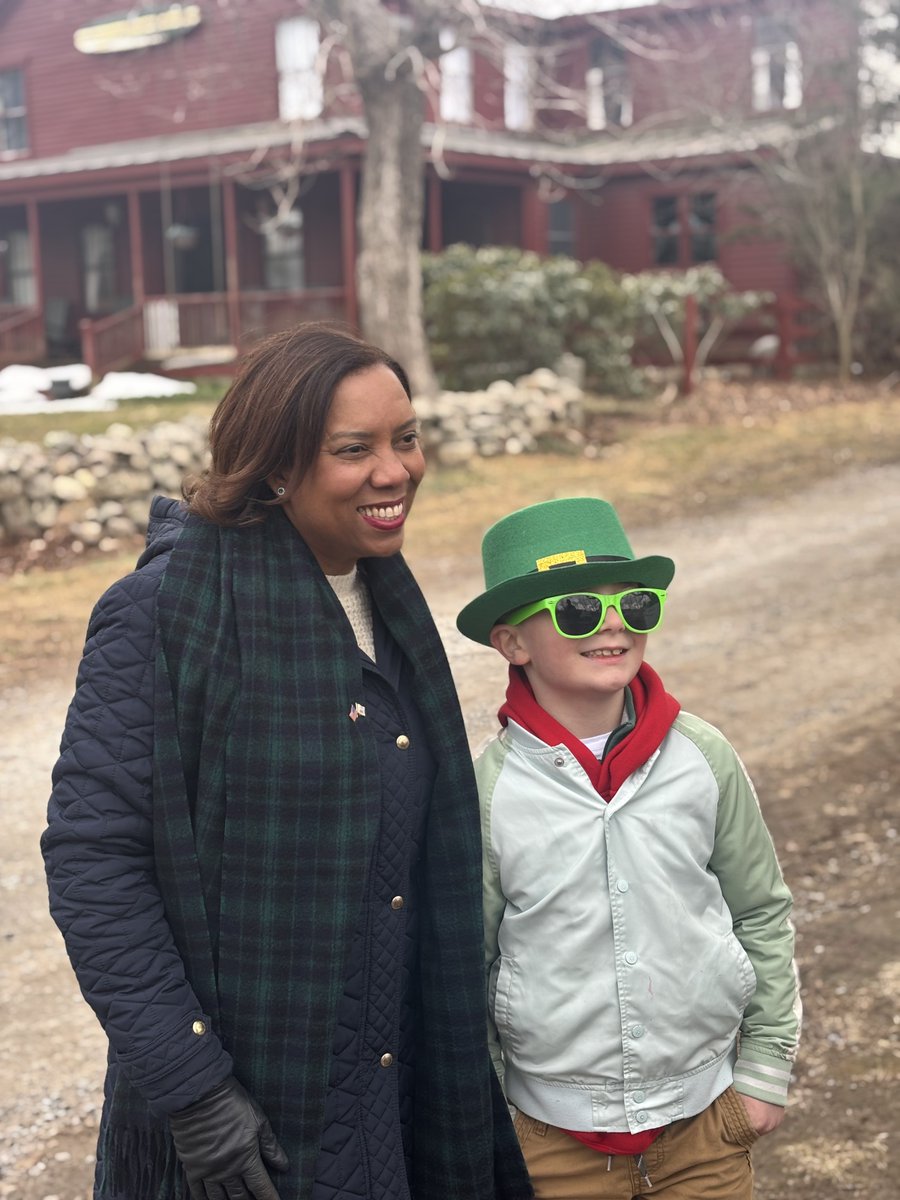 LGSabinaMatos's tweet image. Lastly, we ended our #SaintPatricksDay journey in #LittleComptonRI, with the Patron Saint himself! Rhode Island is home to the world's shortest Saint Patrick's Day parade.

It was a pleasure to join in the fun alongside my colleagues @gregg.amore @repgabeamo @mcgaw4ri