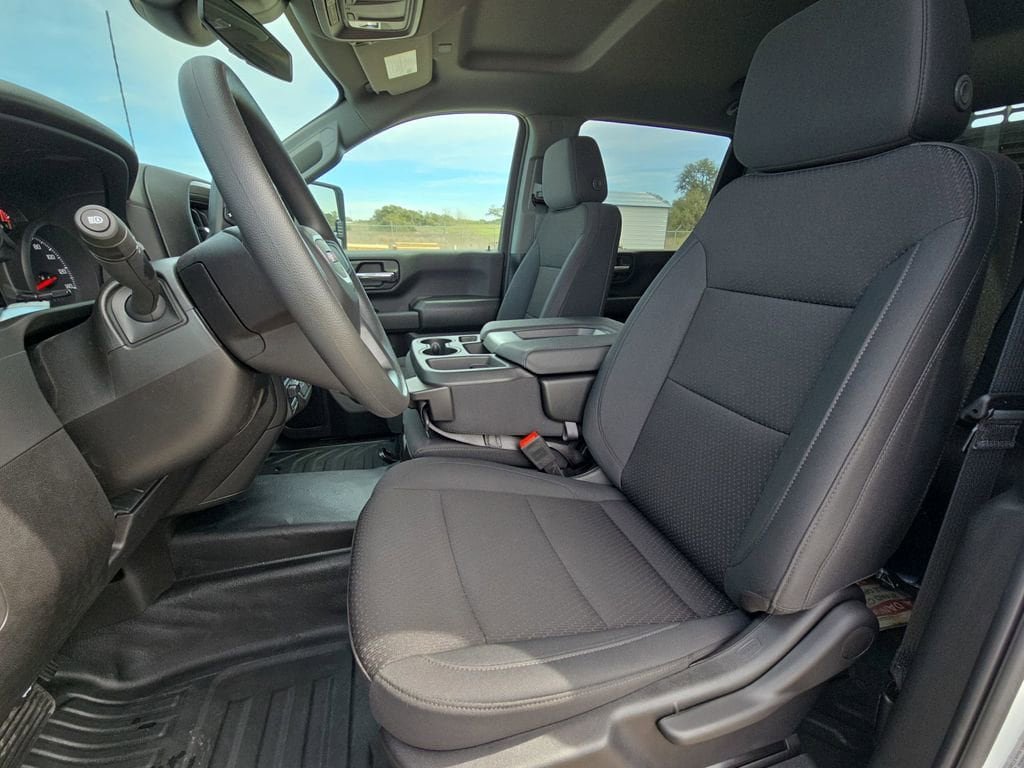 CavenderCBG's tweet photo. For businesses that need real strength, this 2025 GMC Sierra 3500 HD Chassis Cab offers professional-grade durability and dependable power built to handle the toughest job. Check out this GMC Sierra 3500 HD and more heavy-duty trucks available today: https://t.co/bYAv5rvdTc https://t.co/PjL4zoVhX9