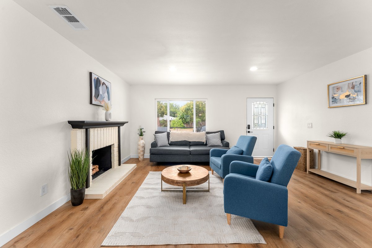 JoeHoms4RE's tweet photo. Dreaming of a quick sale? Here’s how to wow buyers:

1️⃣ Clear out the clutter
2️⃣ Brighten every room
3️⃣ Add cozy details
4️⃣ Arrange for open flow
5️⃣ Polish your curb appeal

Let’s unlock your home’s full potential! joe@pellego.com #HomeStaging #RealEstateTips #QuickSale https://t.co/s1LiZruRyO