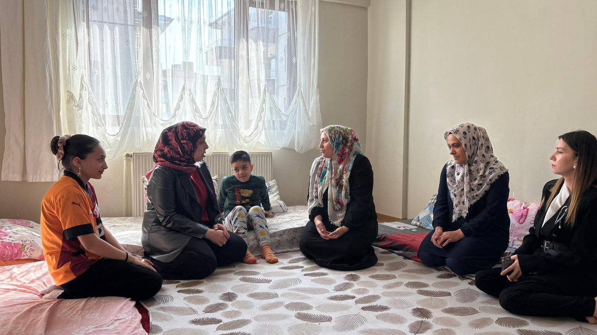 Andiçen ve Selçuklu mahallelerinde ikamet eden kıymetli ailelerimizi  Andiçen Mahalle muhtarımızın eşi Raziye Gülmez hanımefendi ile birlikte ziyaret ederek kendileriyle bir araya geldik. 

Samimi sohbetleri ve misafirperverlikleri için teşekkür ederiz.