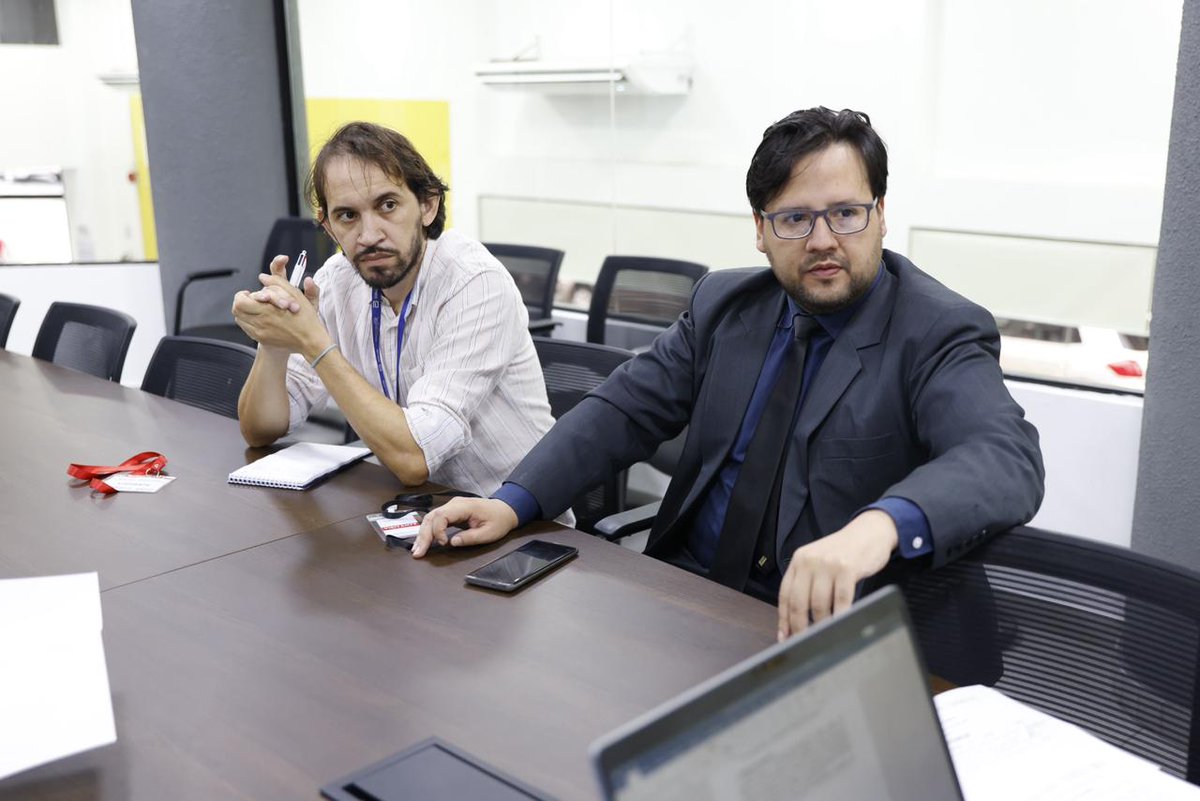 MTESS_PY's tweet photo. #DiálogoTripartito| Representantes del Sindicato de Periodistas del Paraguay y de Televisión Cerro Corá llegaron a un acuerdo durante la reunión tripartita mantenida en el Ministerio de Trabajo.

Los puntos acordados guardan relación con prácticas de #LibertadSindical y la instalación de mesas paritarias entre el sector empleador y trabajador. 

El diálogo tripartito es una valiosa herramienta para la construcción de consensos y la prevención de conflictos laborales.