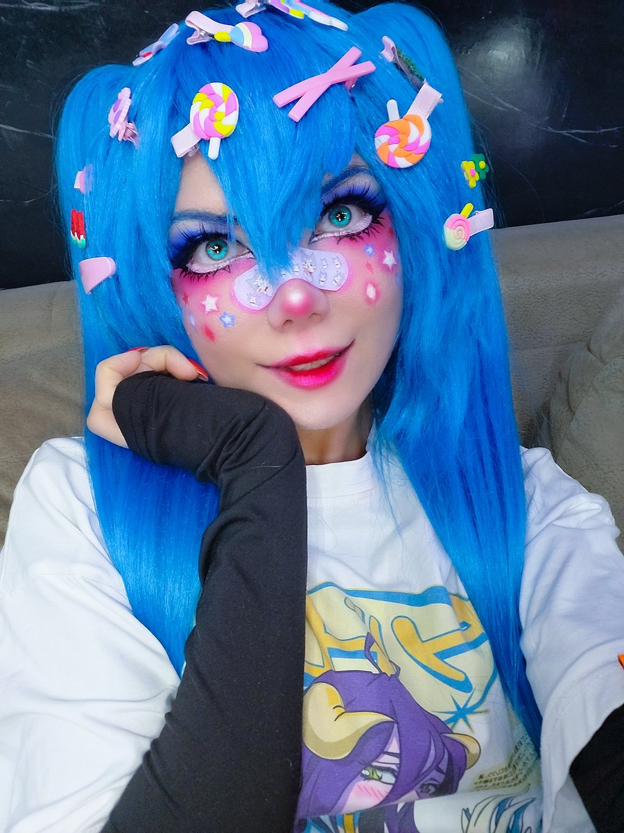 xenya_morph's tweet image. 🍭🍬🍰🧁🎂🍫

#miku #makeup