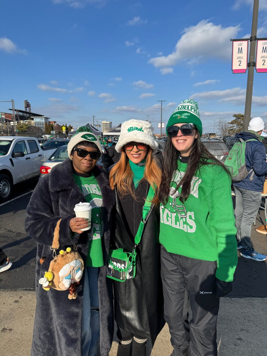 Dani Romanoff tweet media