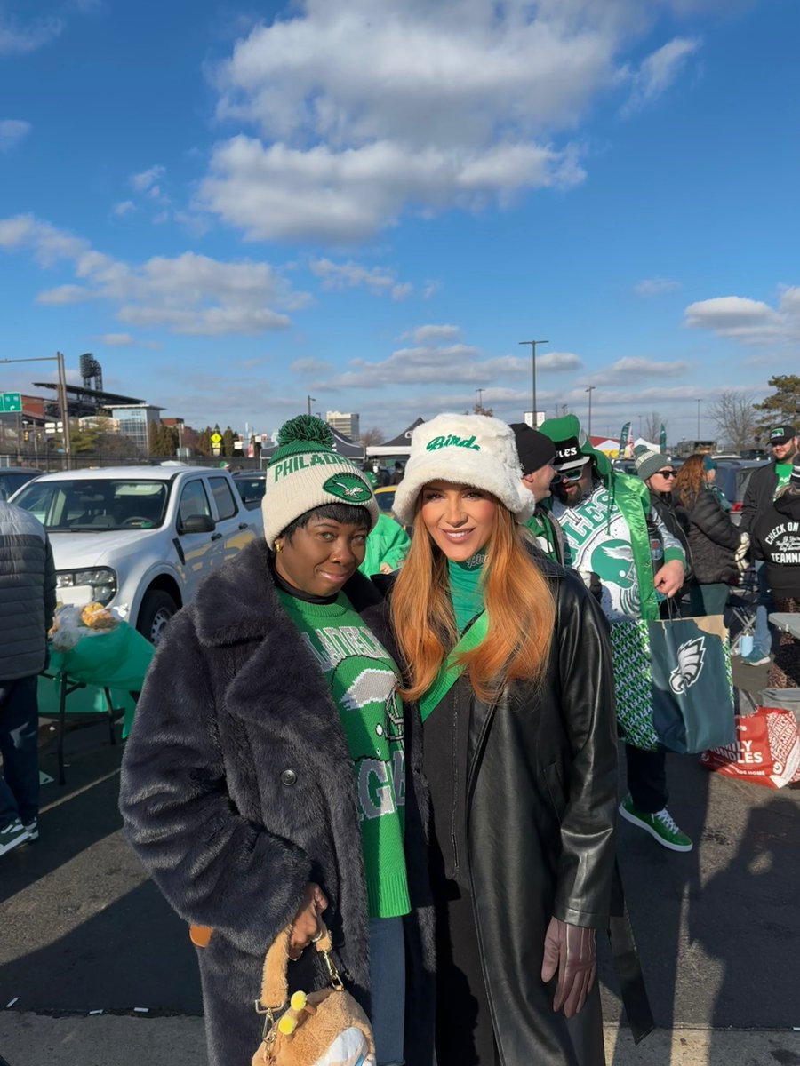 Dani Romanoff tweet media