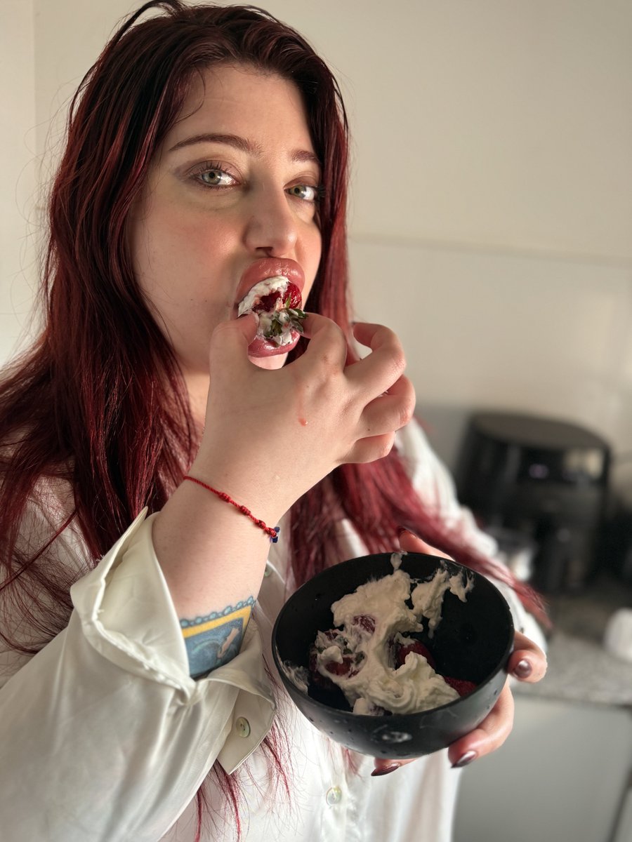 simpllyyEmily's tweet photo. Be honest is this tempting https://t.co/dFKGzjTyz3