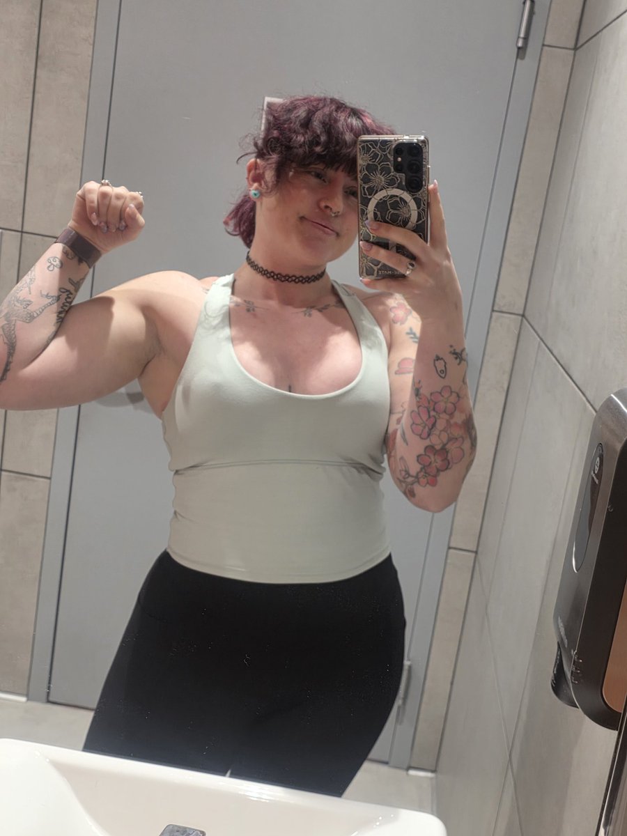 Jess (muscles💪) tweet media