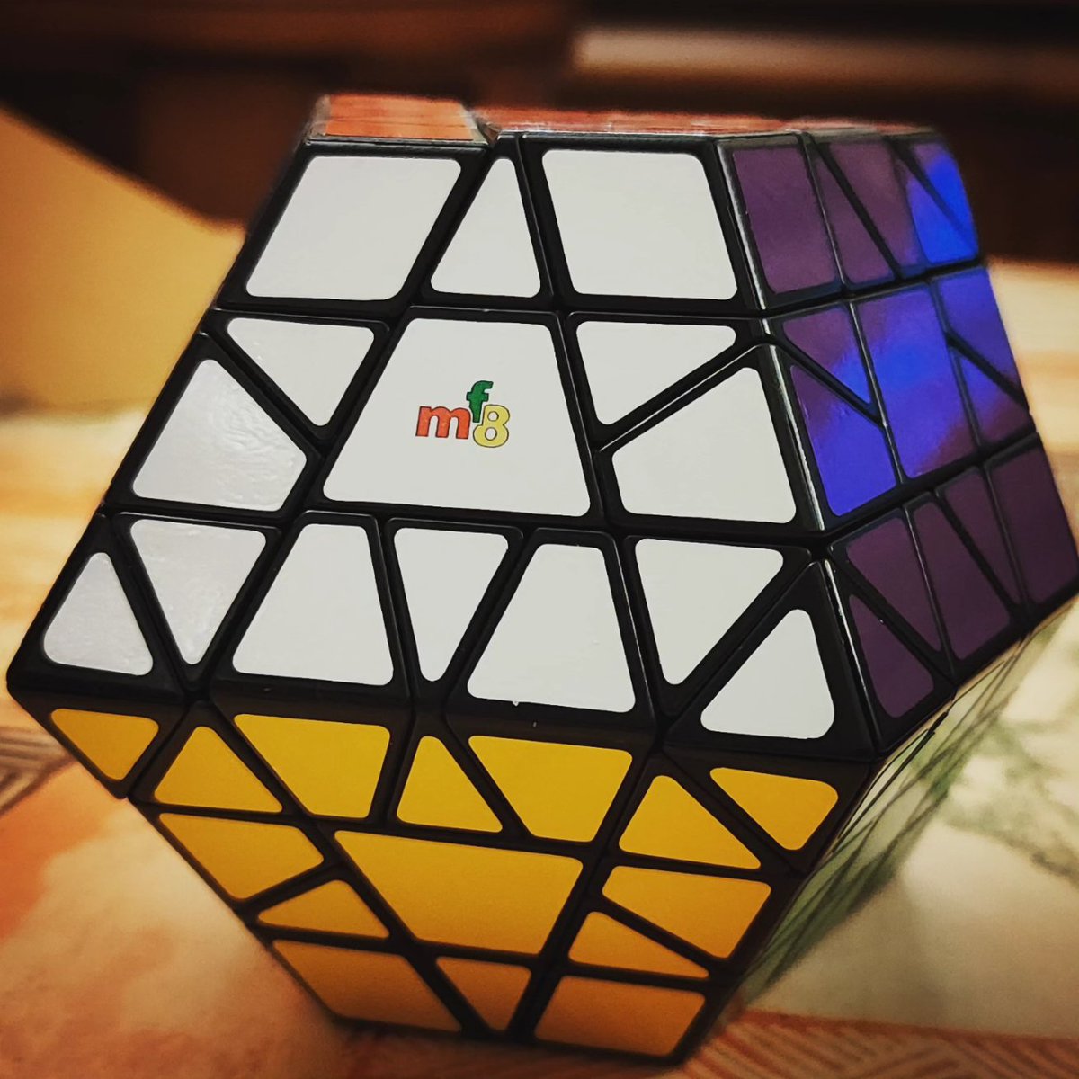 Pues desbarbechado... He necesitado algún "empujoncito" de @cubisisimo pero al final ahí está el resultado... #rubiks #cubos #cubes #twistypuzzles #emojirubiknow