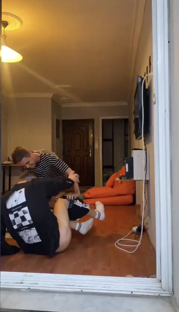 EmbarrassedMan tweet media