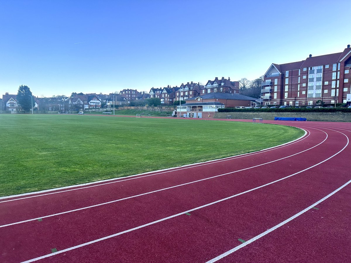 The Hutch Runs tweet media