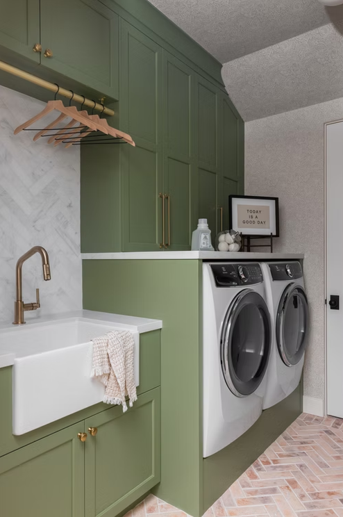 BriansCabinets's tweet image. Feels like a fitting day to admire these beautiful, green laundry room cabinets. 🍀✨

#custommade #madeforyou #green #laundryday #laundryroom #Laundry #cabinets #cabinetdesign #customcabinets #customcabinetry #InteriorDesign #design #designinspiration