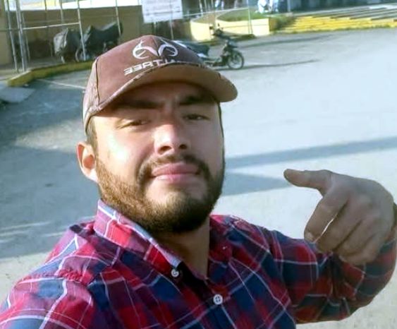 🚨🚨🚨Corral de Piedra -Veracruz-

Ayer a un costado de la carretera Potrero Nuevo -Cuitláhuac, dejaron bolsas con los restos humanos de:

Rocío y José de 23 años y originarios de Cuitláhuac

Rocío era conductora de un vehículo de alquiler en Yanga, desapareció desdel el sábado