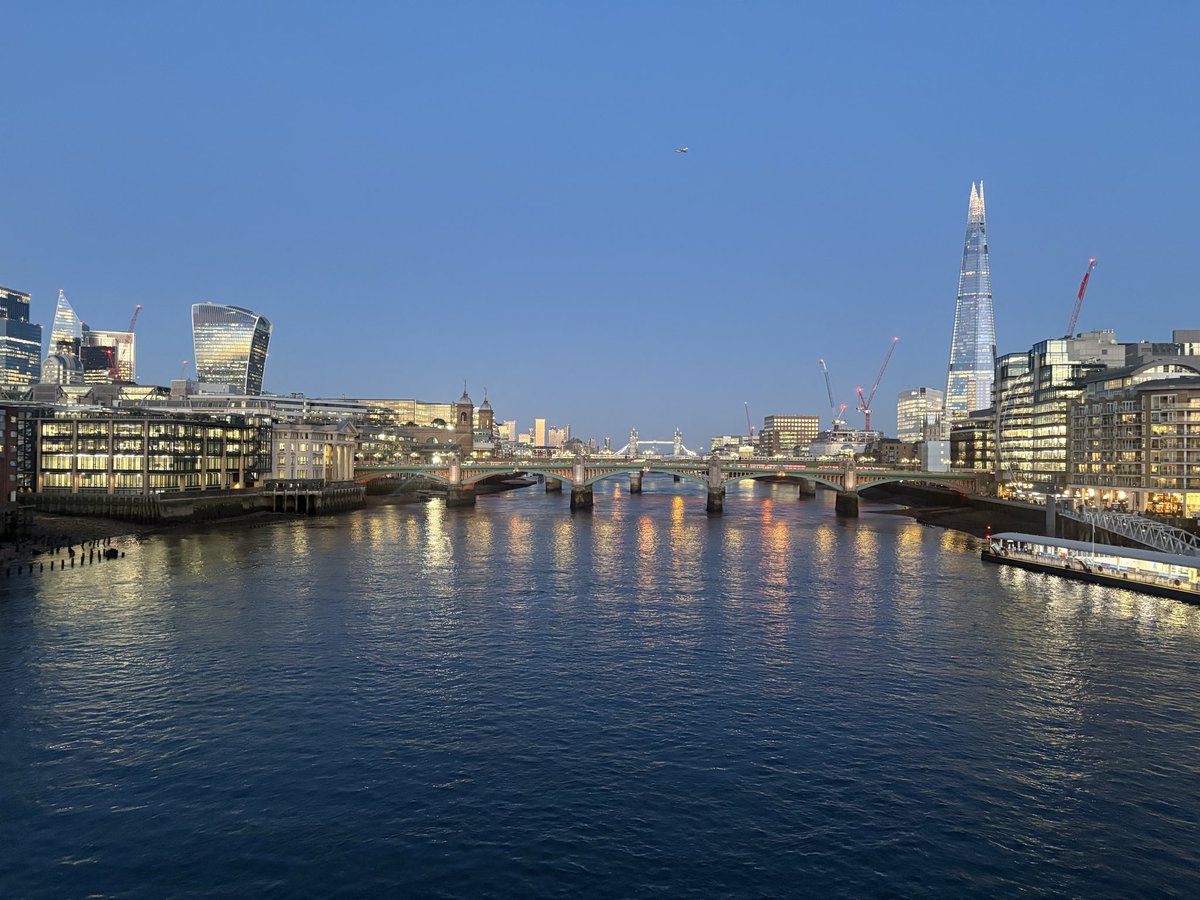 Lewis Goodall tweet media