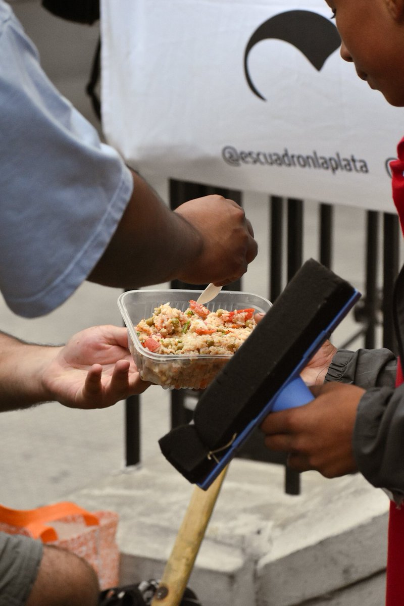 Todos los viernes celebramos una olla en Capital Federal y en La Plata. 

Con tu suscripción de $2500, podés ayudarnos sumando platos de comida a la olla. Link en nuestro tweet fijado

Mejor que gritar "¡Viva la Patria!" Es trabajar para que la Patria viva. Escribinos y sumate🇦🇷