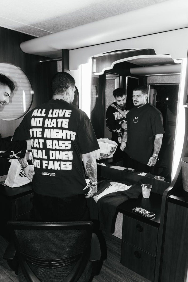 CALL ⬇️ ME = tweet media