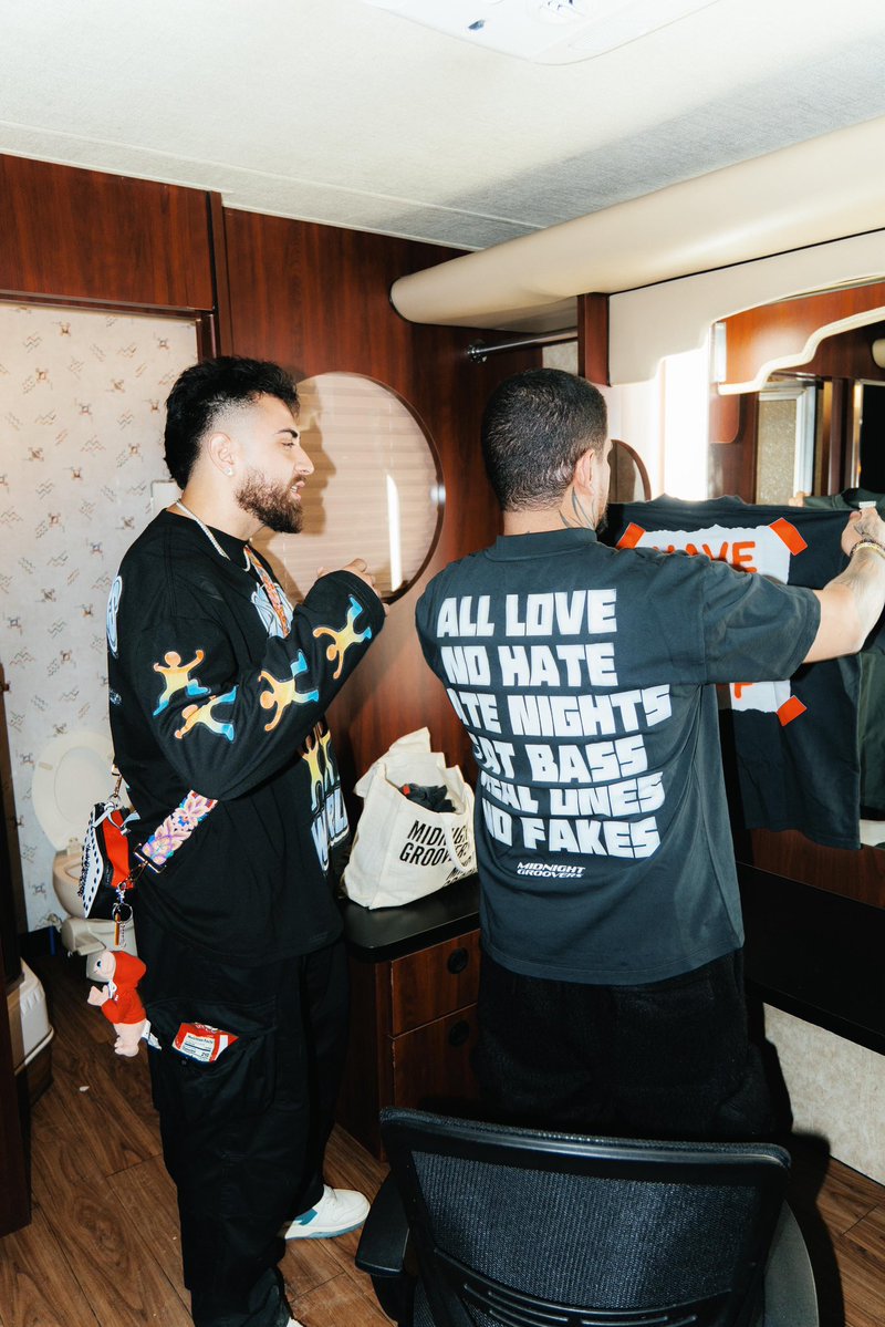 CALL ⬇️ ME = tweet media