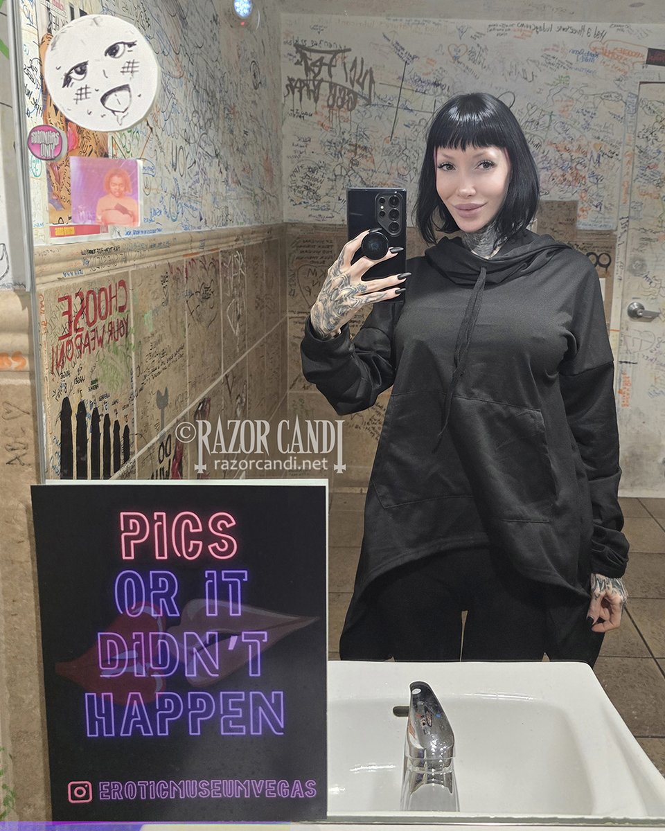 RazorCandi tweet media