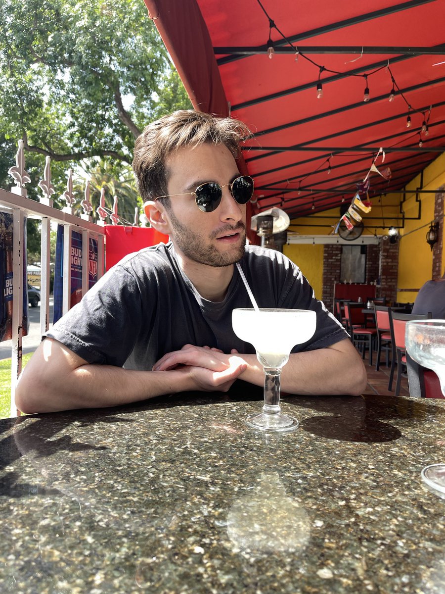 CM ¢hump tweet media