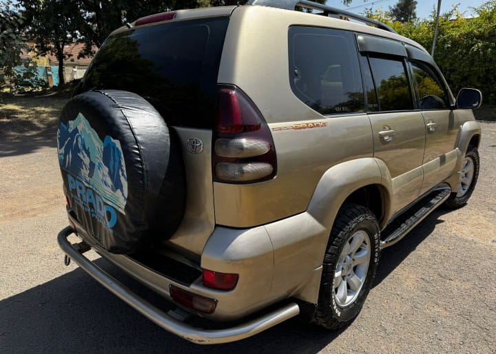 deboxe_chris's tweet photo. 2005 
Prado j120 
3,000cc 
Diesel ⛽️ 
Asking price 1.37M 
Location Ridgeways.
Number 0740761280 https://t.co/l0mnNKMA2x