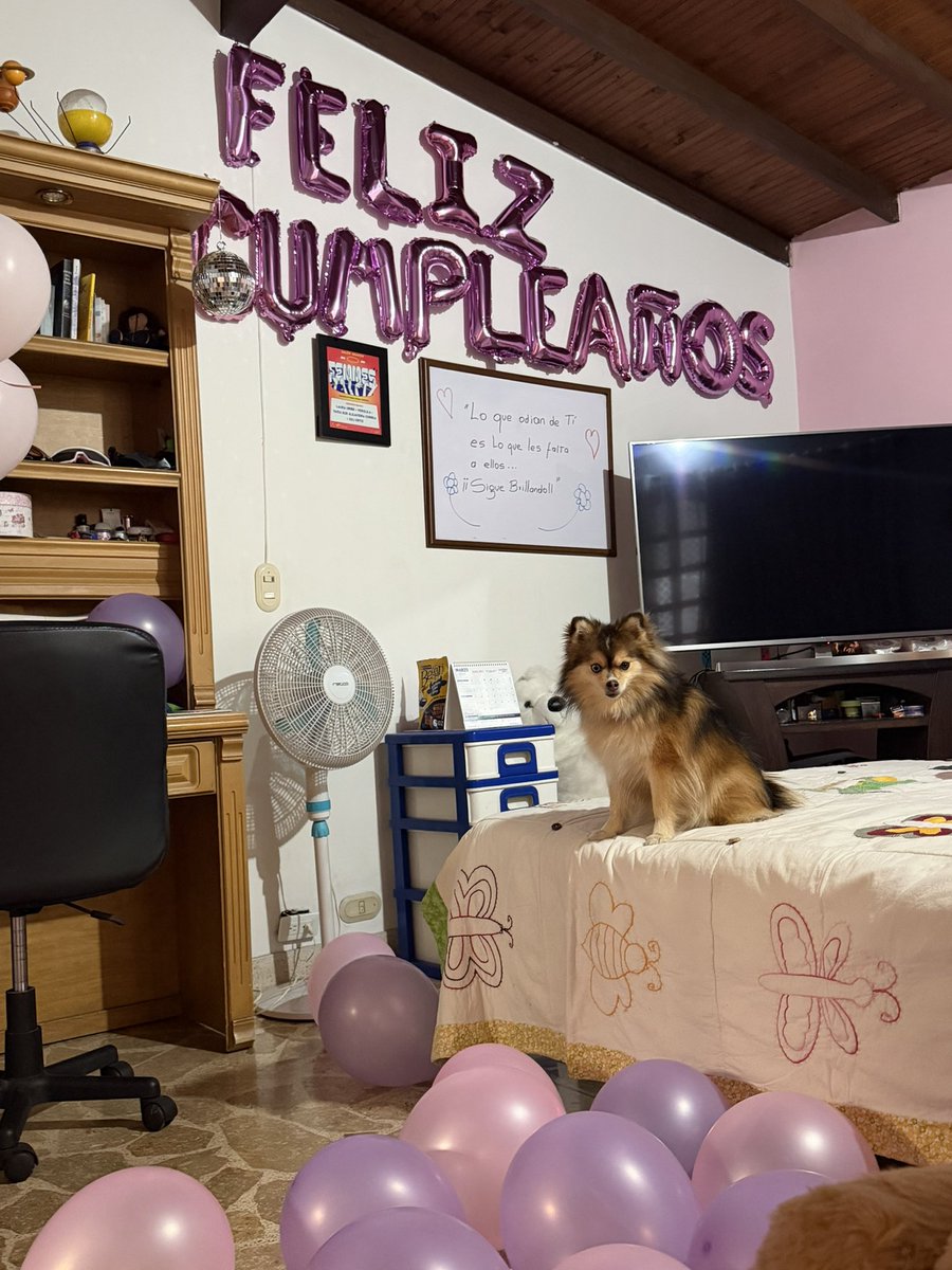 Uds que tienen pobres? 😭🥹😍 Llego mi hora de humillar porque después de tantos años me quedé con el hombre mas especial y detallista del universo 🩷 Y con una mama me que escribe mensajitos en un tablero y una bff que me imprime el flier de mi primer toque en salón. Ah siiii.